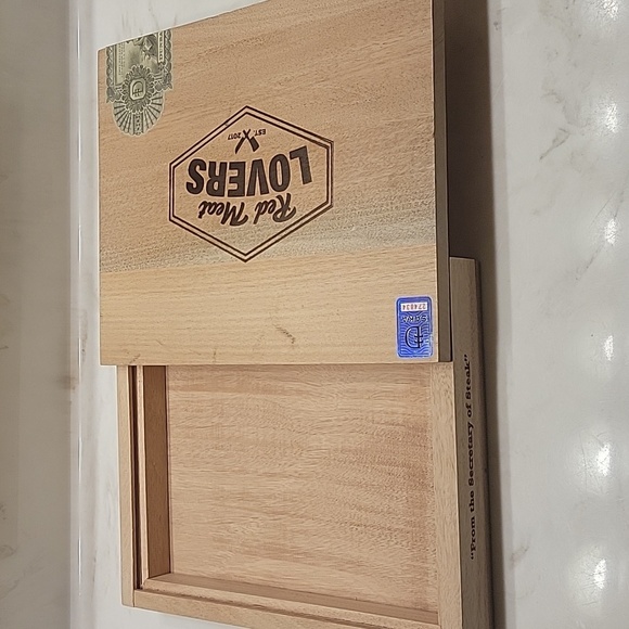 Lot of 2 cigar boxes- Davidoff Gift Selection & Red Meat Lovers Porterhouse - Picture 9 of 13